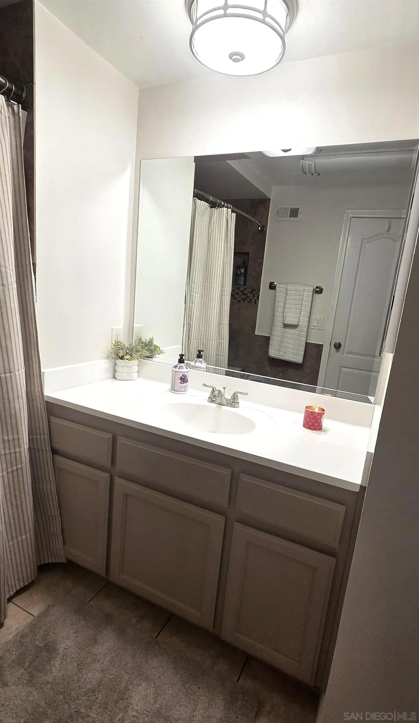 https://cdn.realtyfeed.com/cdn/127/260015712/3da1760335933b5157d4bba9a303ec78.webp