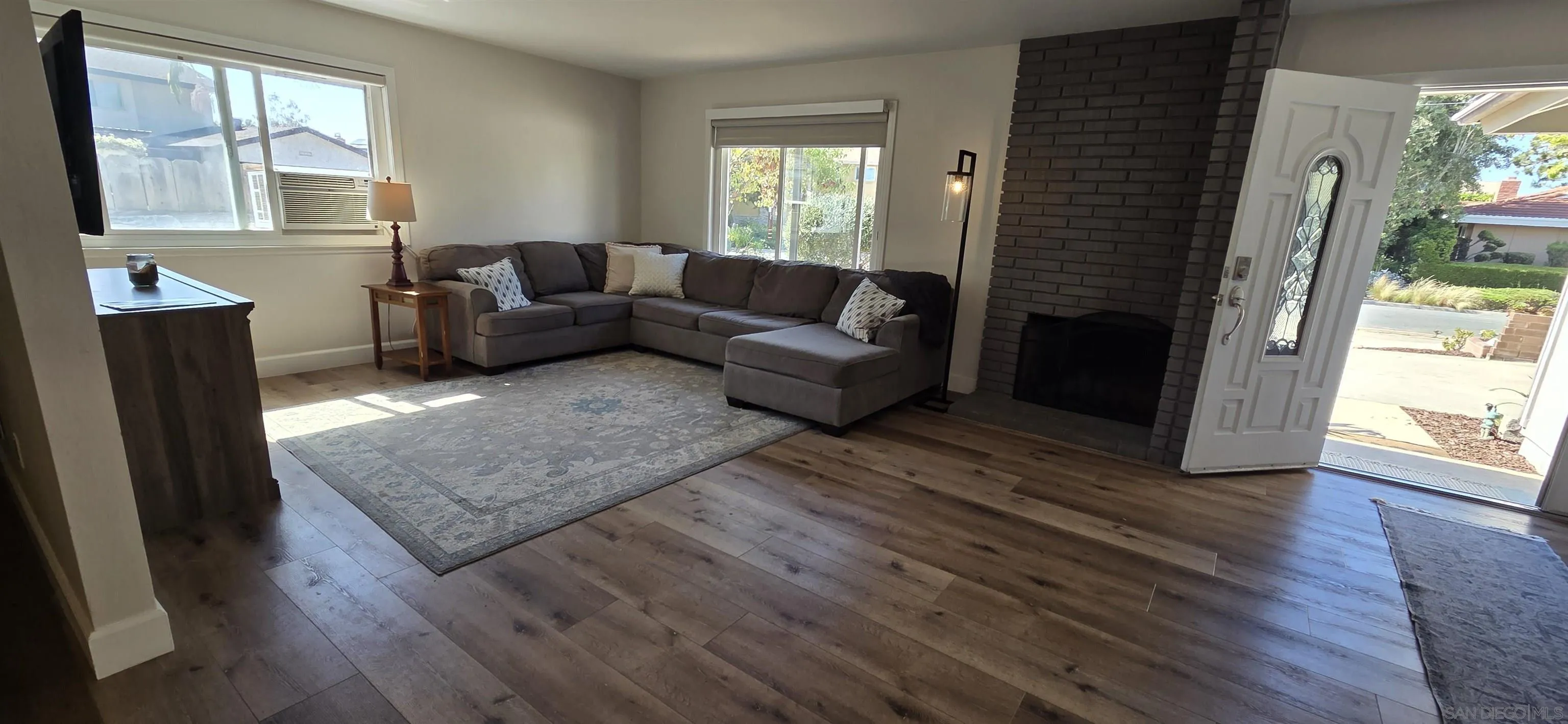 https://cdn.realtyfeed.com/cdn/127/260015712/5f883c602d034f1b6de79e6052eeb56e.webp