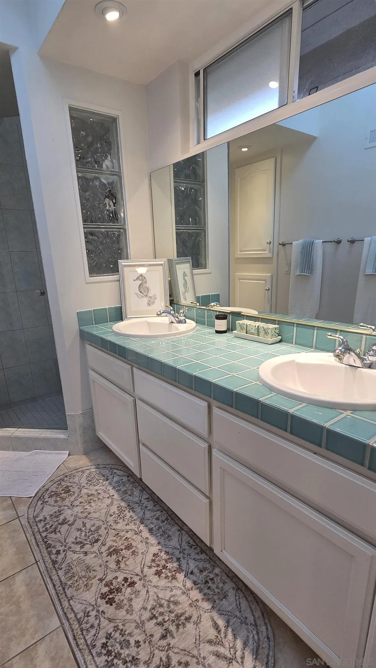 https://cdn.realtyfeed.com/cdn/127/260015712/8dcbdc4731a7fd5ee6ecea38a9a99783.webp