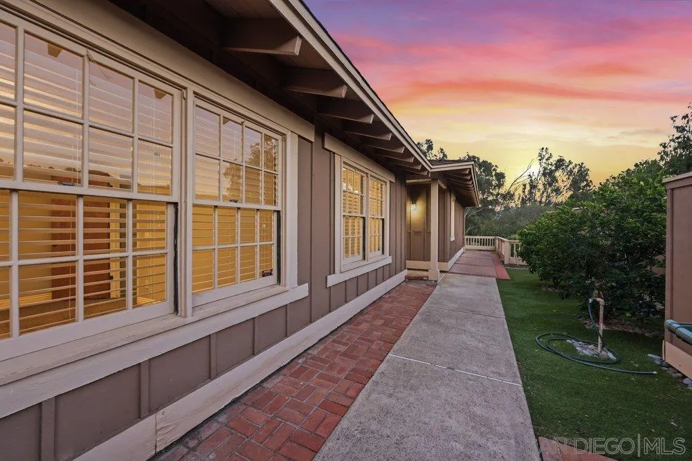 https://cdn.realtyfeed.com/cdn/127/260015716/2495db29ac8967b01284a4201af6c2b2.webp