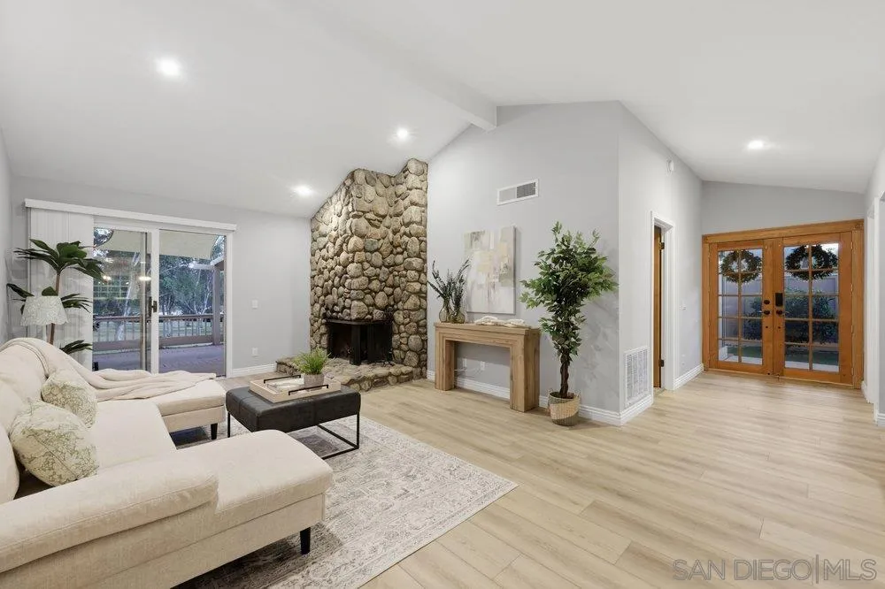 https://cdn.realtyfeed.com/cdn/127/260015716/4bf03e17da68bc5b7ebf88b2552d793f.webp