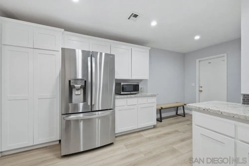 https://cdn.realtyfeed.com/cdn/127/260015716/53af6b3fdb1bb94cd0c09fa0ea05b1a9.webp