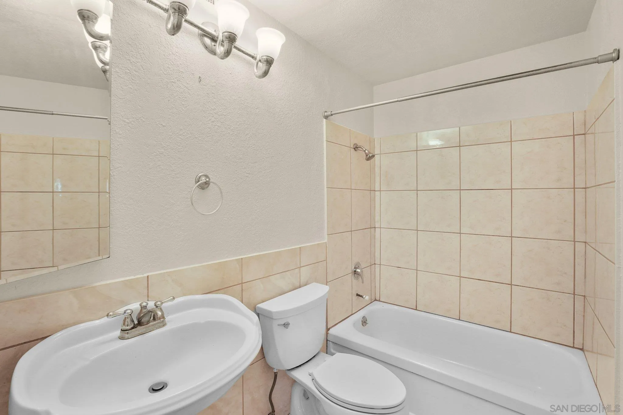 https://cdn.realtyfeed.com/cdn/127/260015717/03c8e40f2391a7af9839b55fe59217cf.webp