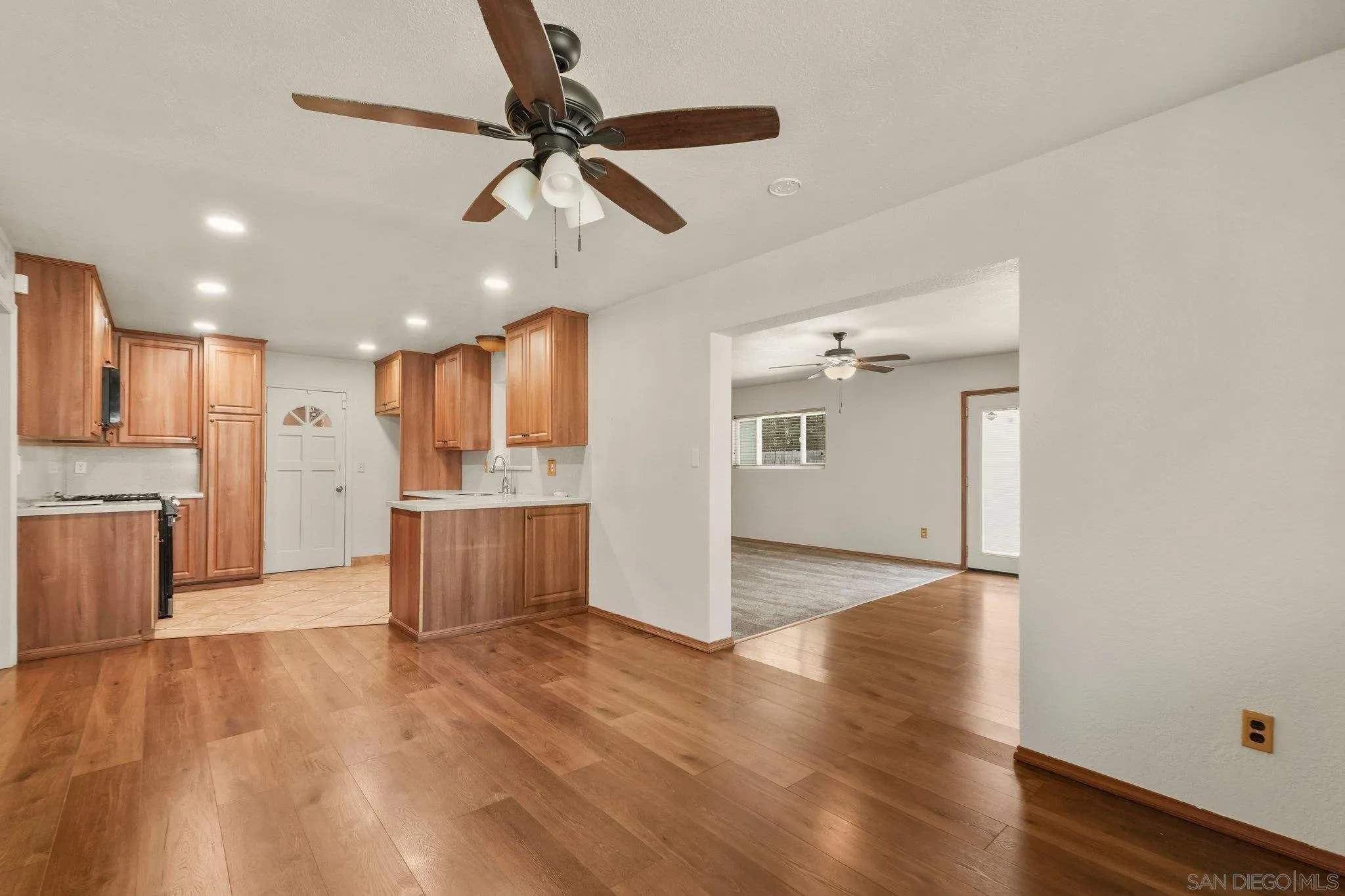 https://cdn.realtyfeed.com/cdn/127/260015717/2a902f26e3df502b1a1f742bb49ed95f.webp