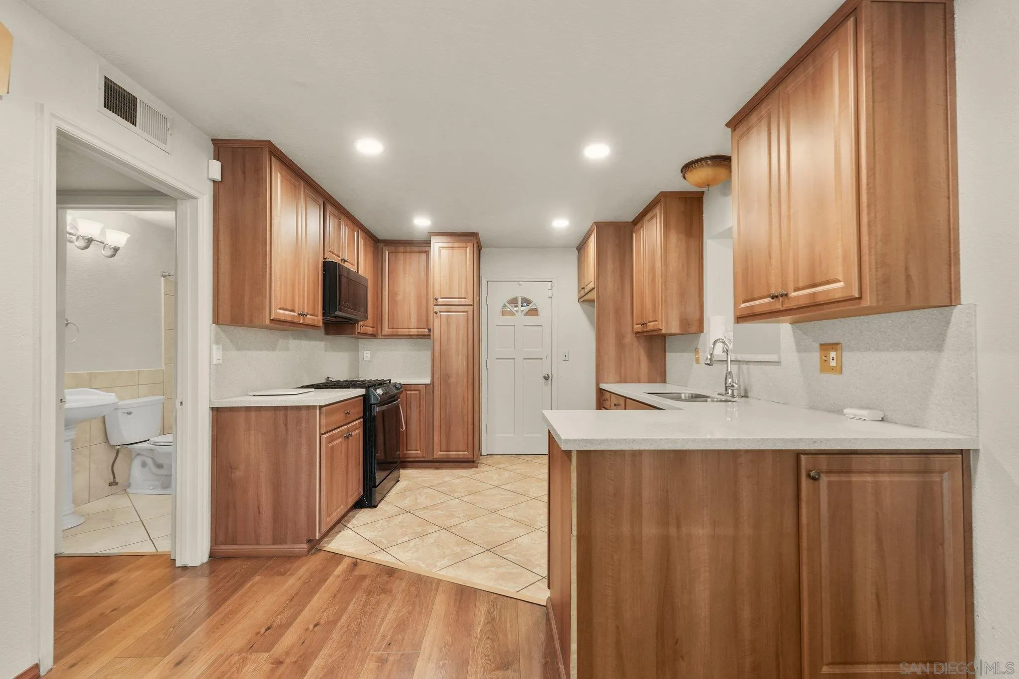 https://cdn.realtyfeed.com/cdn/127/260015717/e14ef269172a7cd00b1ceae630214065.webp