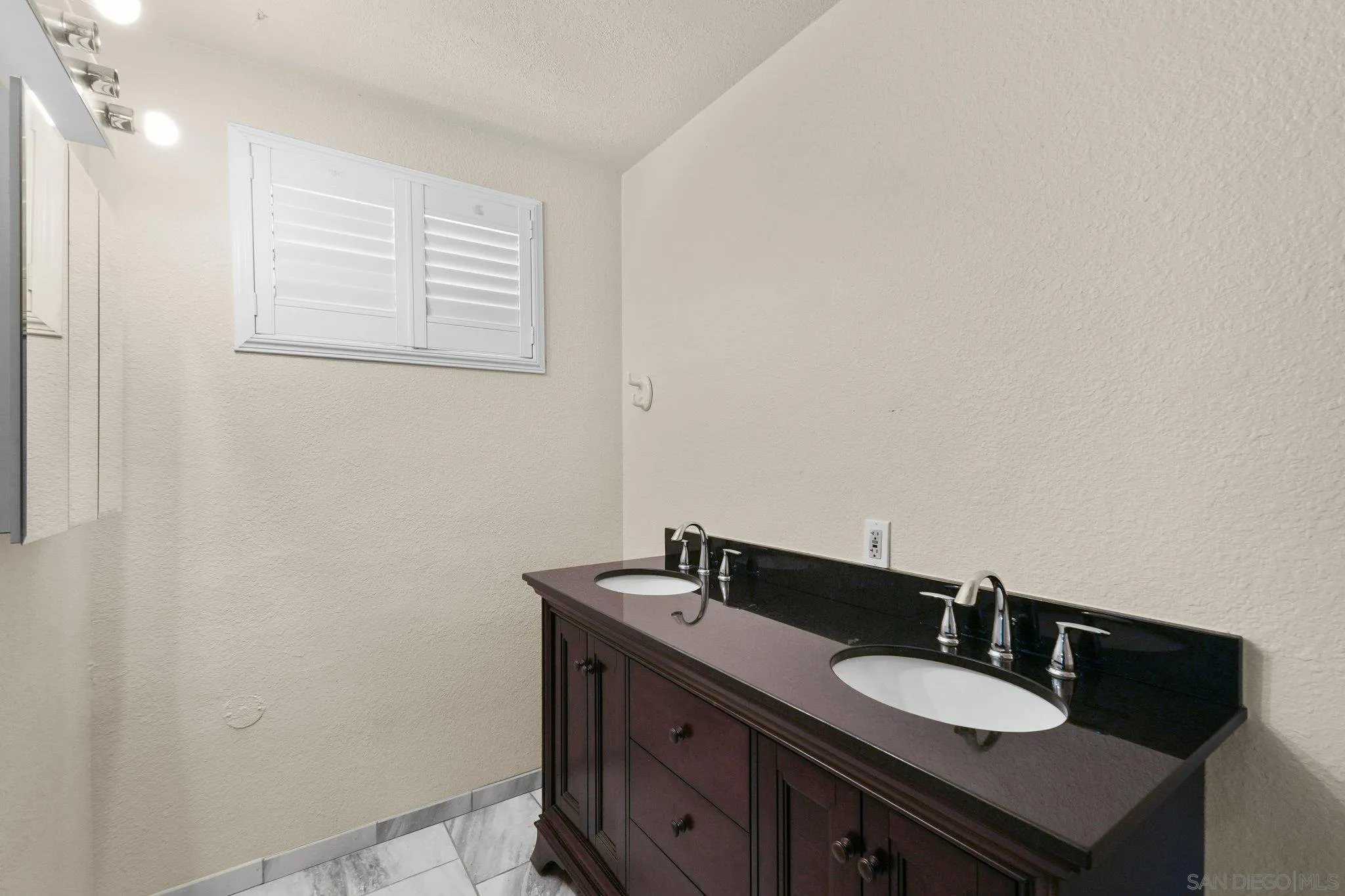https://cdn.realtyfeed.com/cdn/127/260015717/e343d9de532adfb7893fa20cffe959a5.webp