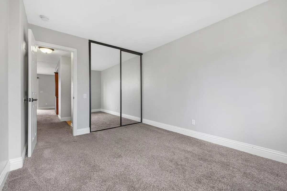 https://cdn.realtyfeed.com/cdn/127/260015720/4c63e62e4b9e35b9862fd28f4a77bb48.webp