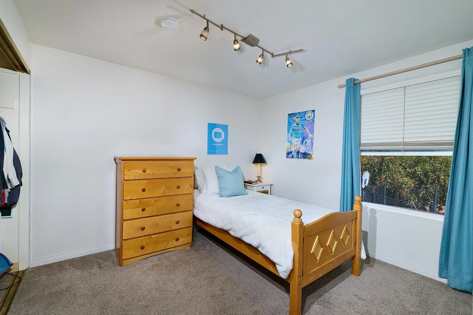 https://cdn.realtyfeed.com/cdn/127/260015721/041469eefce74c393a401abc9a87a095.webp