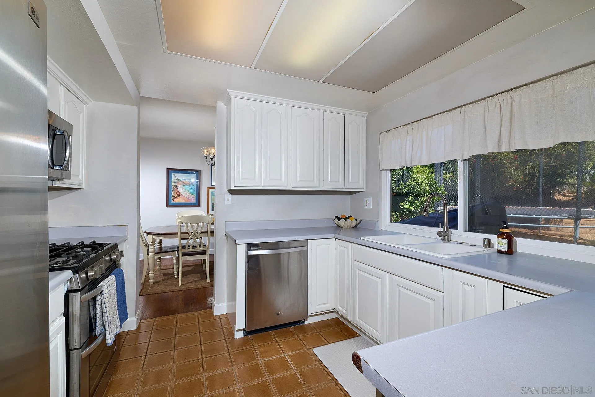 https://cdn.realtyfeed.com/cdn/127/260015721/268145c3d7bf60ef6ec9fe08aa1e2c6e.webp