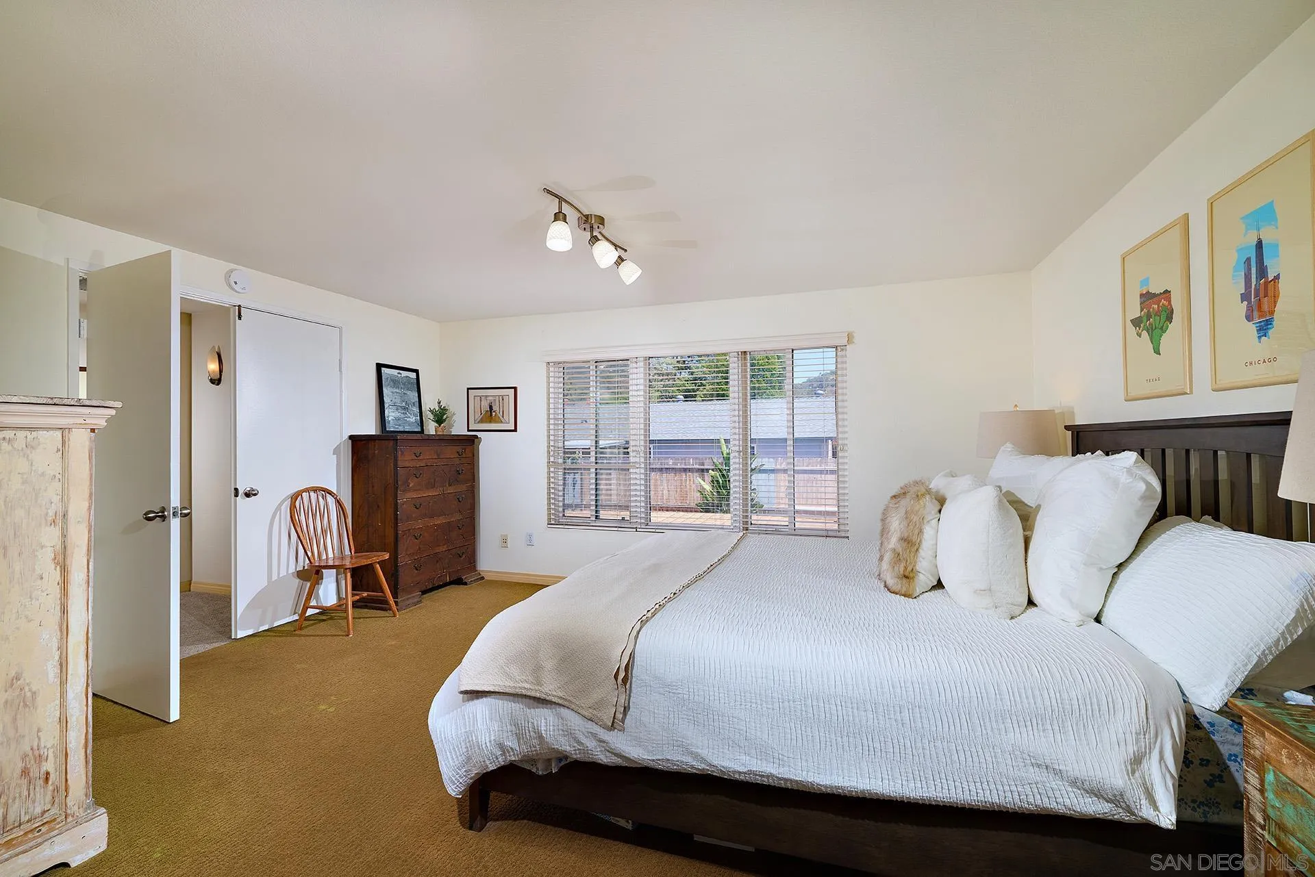 https://cdn.realtyfeed.com/cdn/127/260015721/65ee5d2cefc9ccd7d8659765c2ba5bff.webp