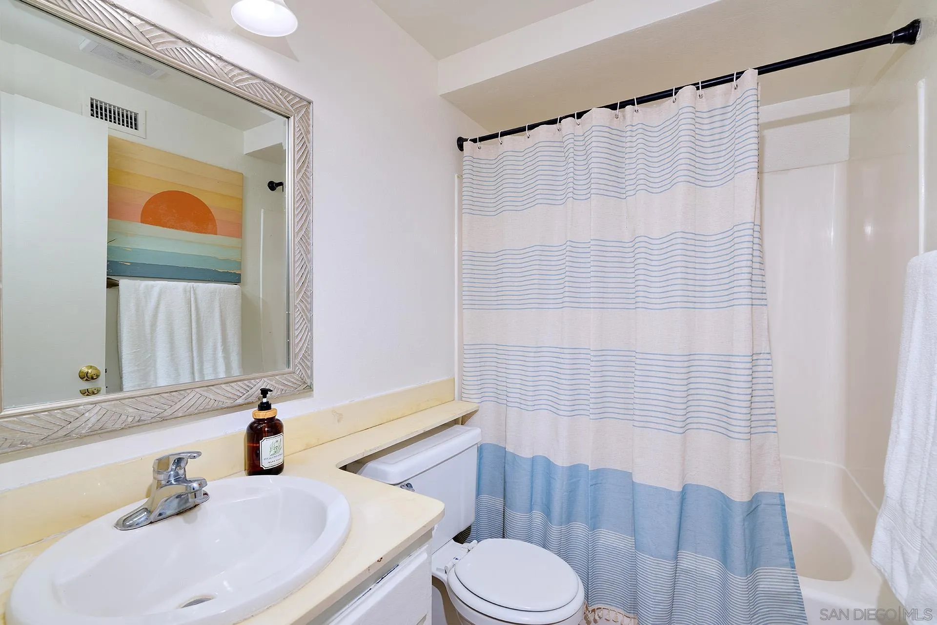 https://cdn.realtyfeed.com/cdn/127/260015721/912c796ca76a3ef05fa9445611a09b79.webp