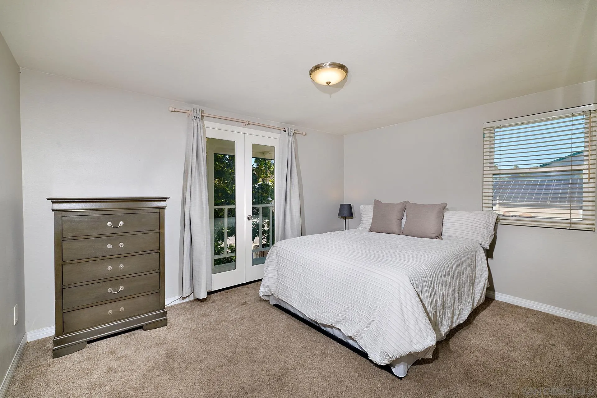 https://cdn.realtyfeed.com/cdn/127/260015721/a0736711186d6a1b0bf0c482f90e39e8.webp