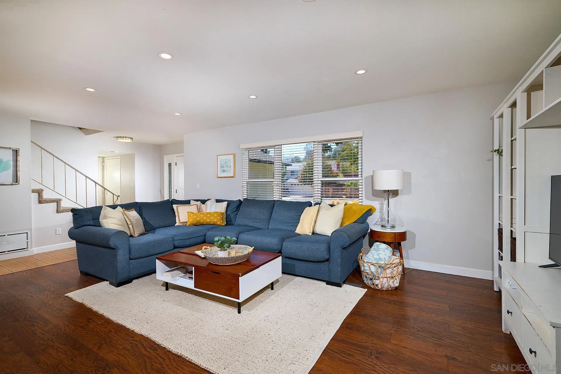 https://cdn.realtyfeed.com/cdn/127/260015721/a913eb871fac9552adf90e3e2cad5d35.webp