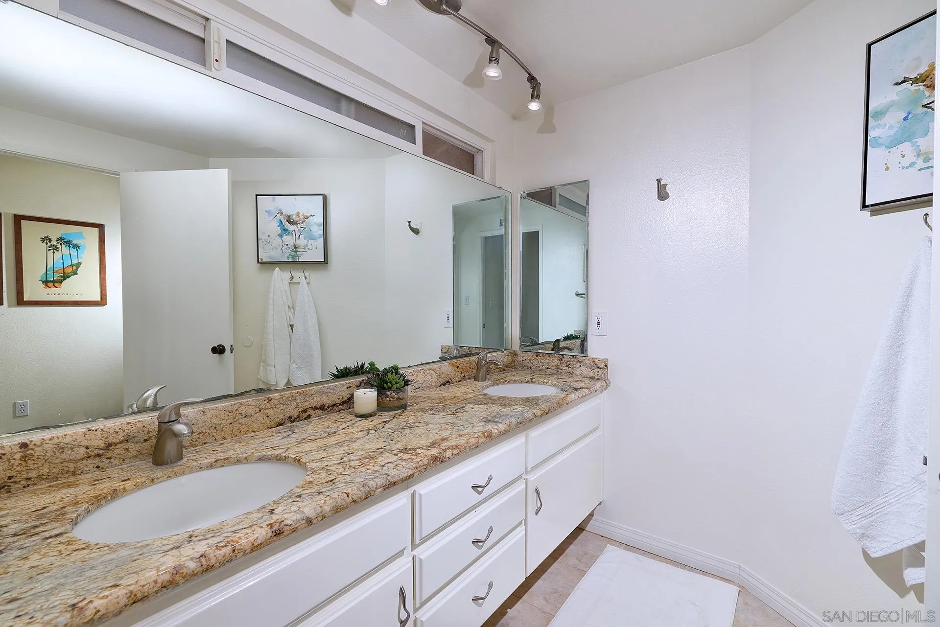 https://cdn.realtyfeed.com/cdn/127/260015721/ecfe4504393c798695f9cd4937075b89.webp