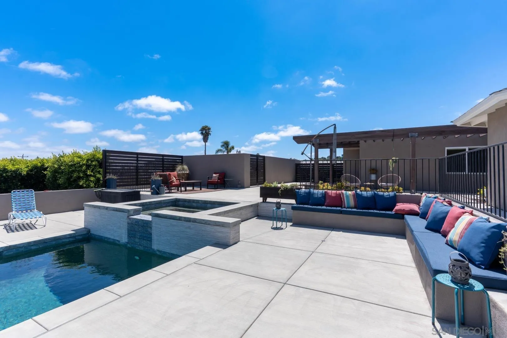 https://cdn.realtyfeed.com/cdn/127/260015726/15e9f3b07fb84b07242e3efd5aced349.webp