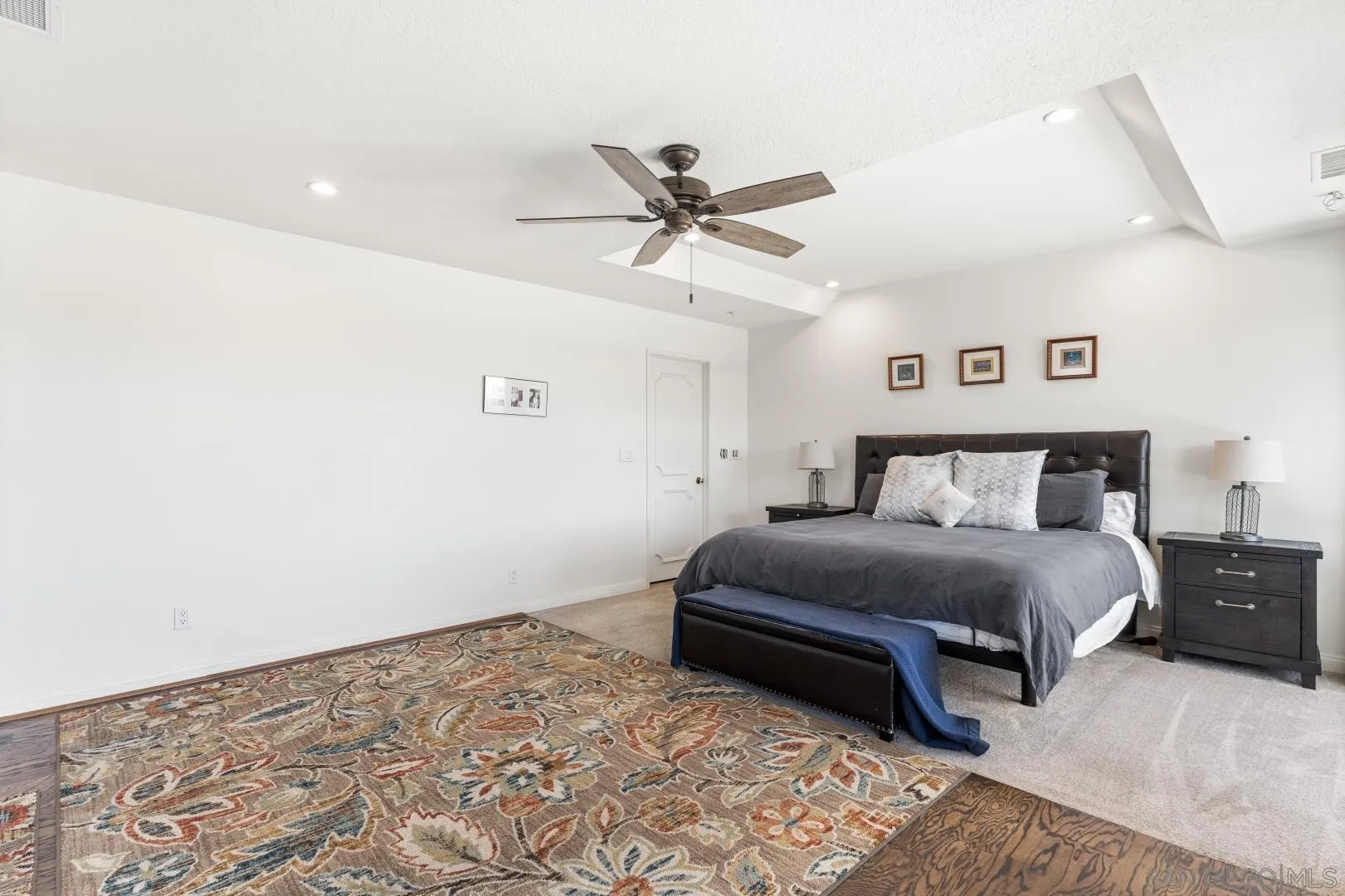 https://cdn.realtyfeed.com/cdn/127/260015726/3ef719fd7d53bec0ff66bc8dea97d4a3.webp