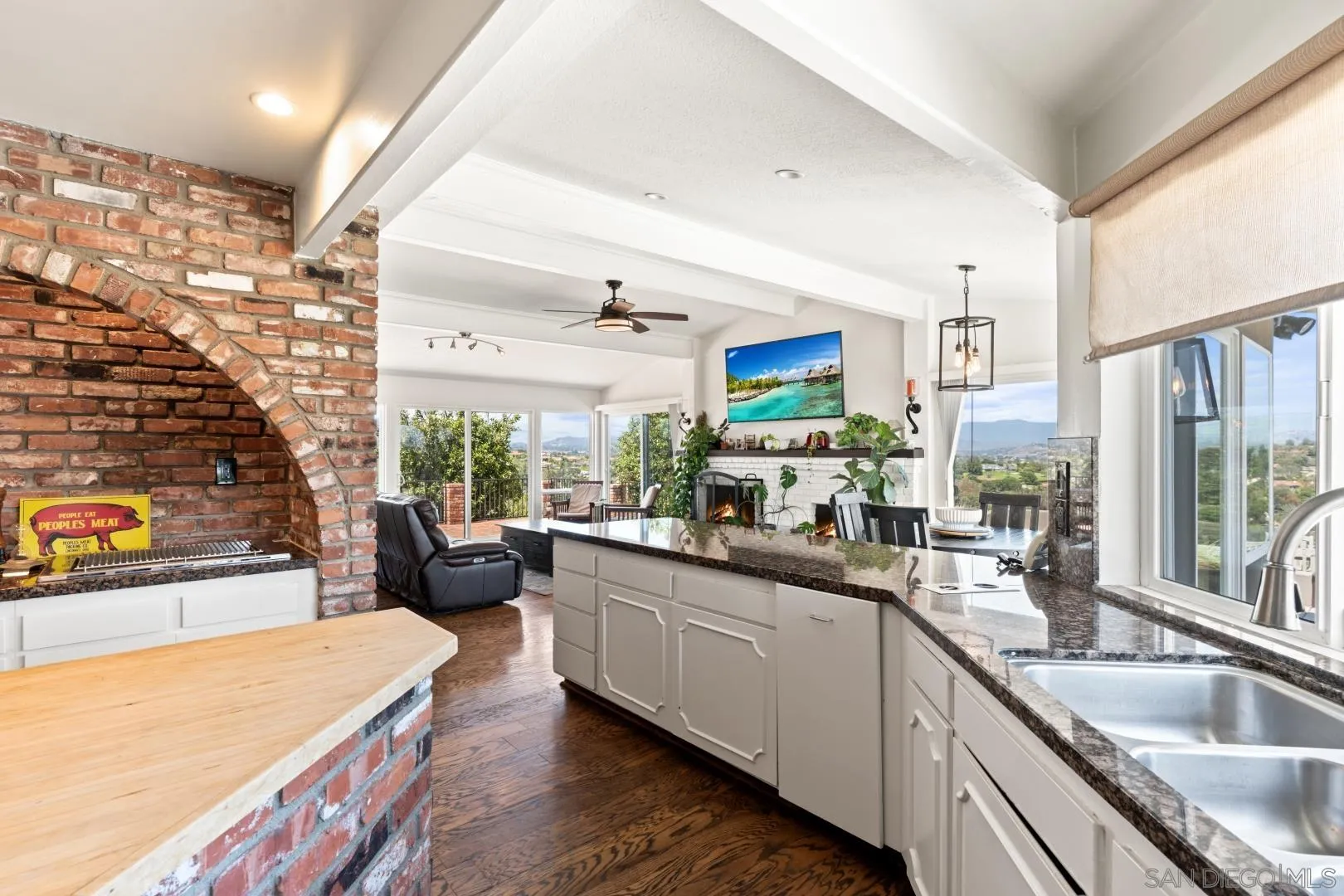 https://cdn.realtyfeed.com/cdn/127/260015726/62018bd927baeeaeabf32a2e393bcd92.webp