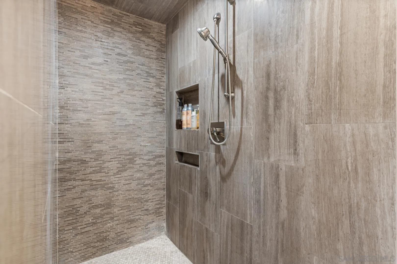 https://cdn.realtyfeed.com/cdn/127/260015726/63a7aab7b9063f73e6794c8c857163ad.webp