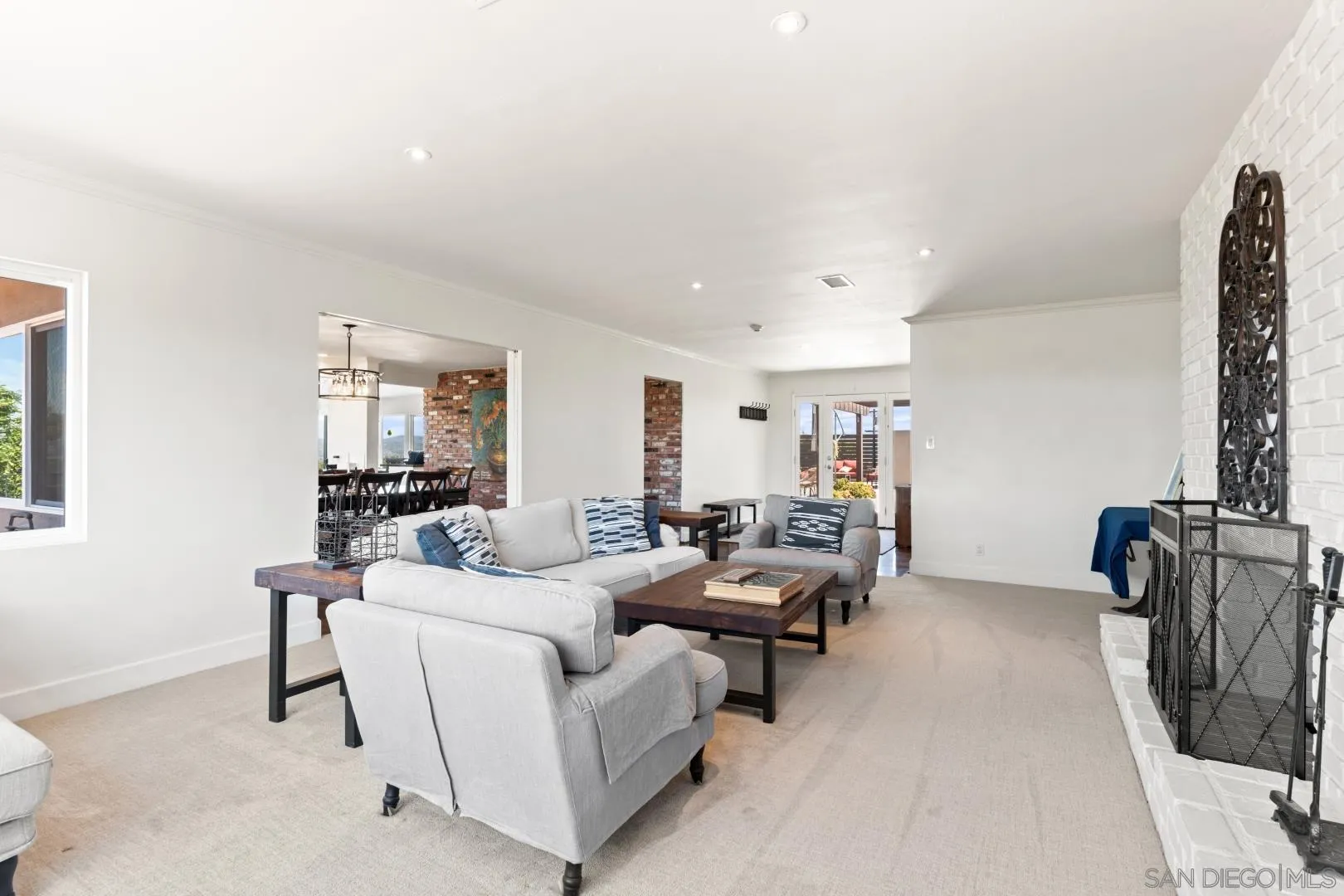 https://cdn.realtyfeed.com/cdn/127/260015726/7bc49b8295753a17f8810aec91b99ad4.webp