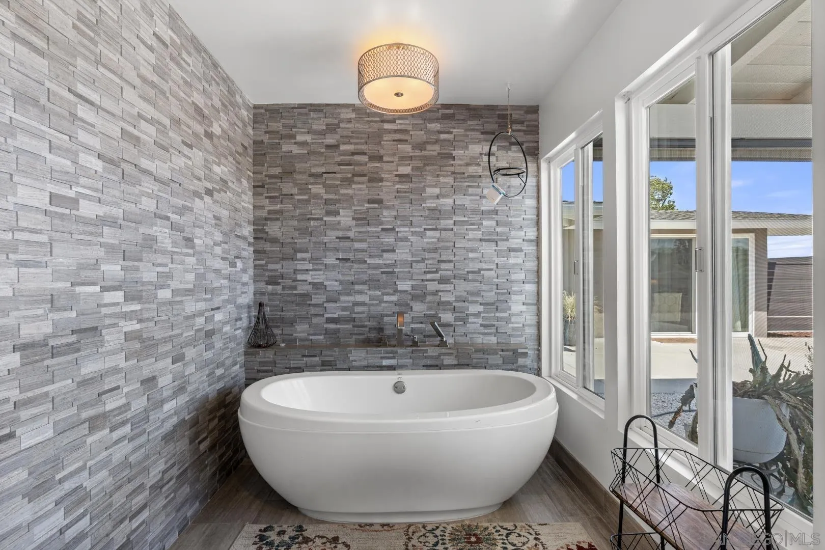 https://cdn.realtyfeed.com/cdn/127/260015726/aec4f23454b16409693476a9824ab39b.webp