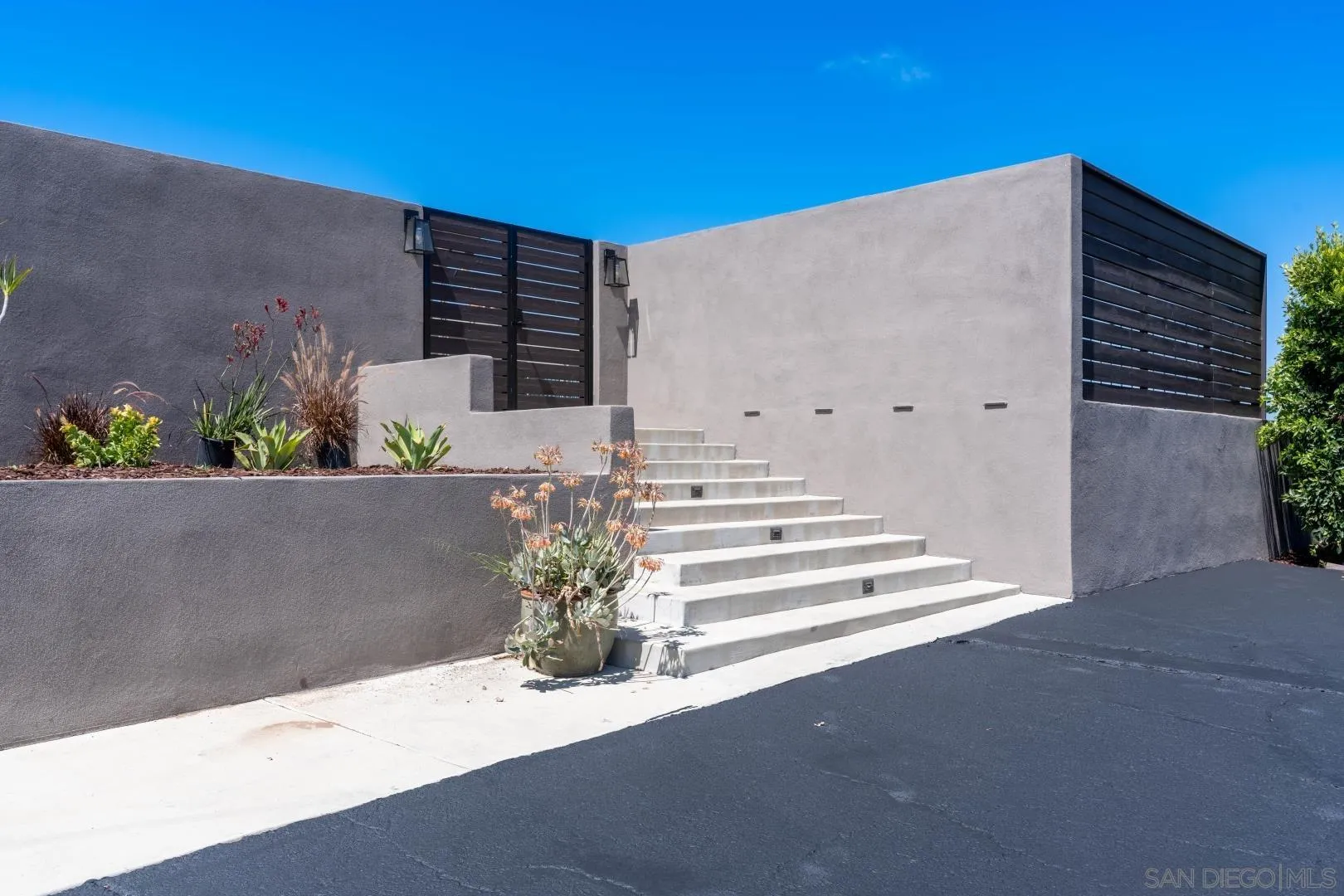 https://cdn.realtyfeed.com/cdn/127/260015726/bde83d011ad93d3d0f76fe7cac4e62ac.webp
