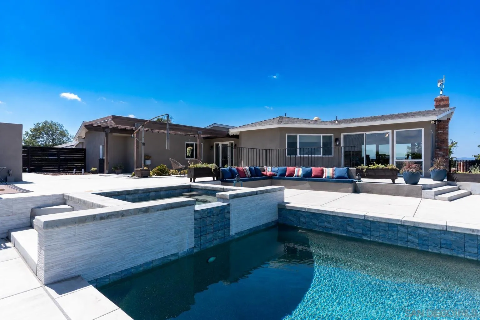 https://cdn.realtyfeed.com/cdn/127/260015726/c74ab1a97ca0a4039b5d7c2b2ff4dc7c.webp