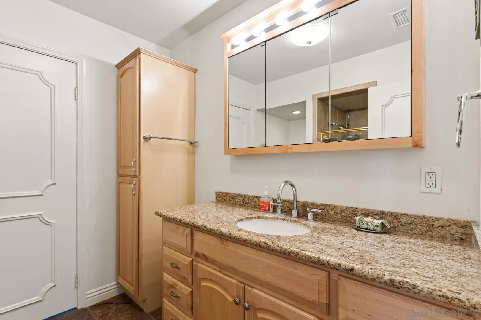 https://cdn.realtyfeed.com/cdn/127/260015726/c8ccc7817a728b8be173fb7e638b92a1.webp