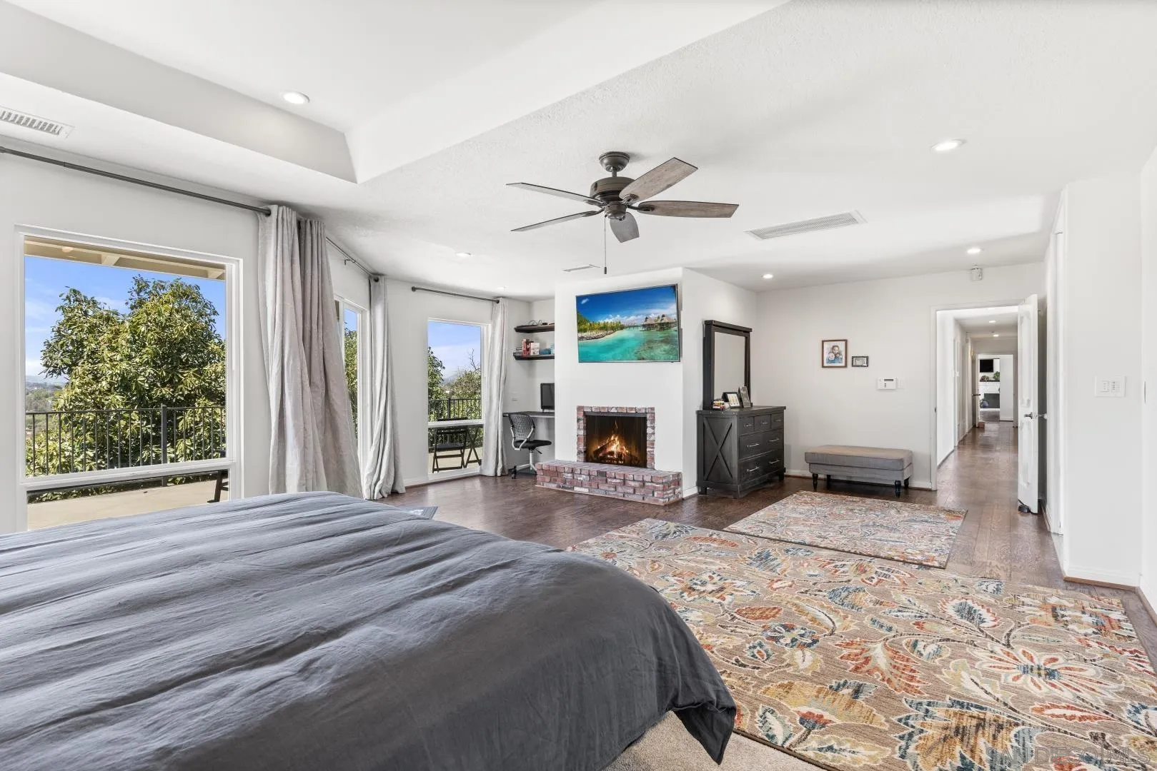 https://cdn.realtyfeed.com/cdn/127/260015726/cb3ce66bde96c97f3a28510a66852ca7.webp