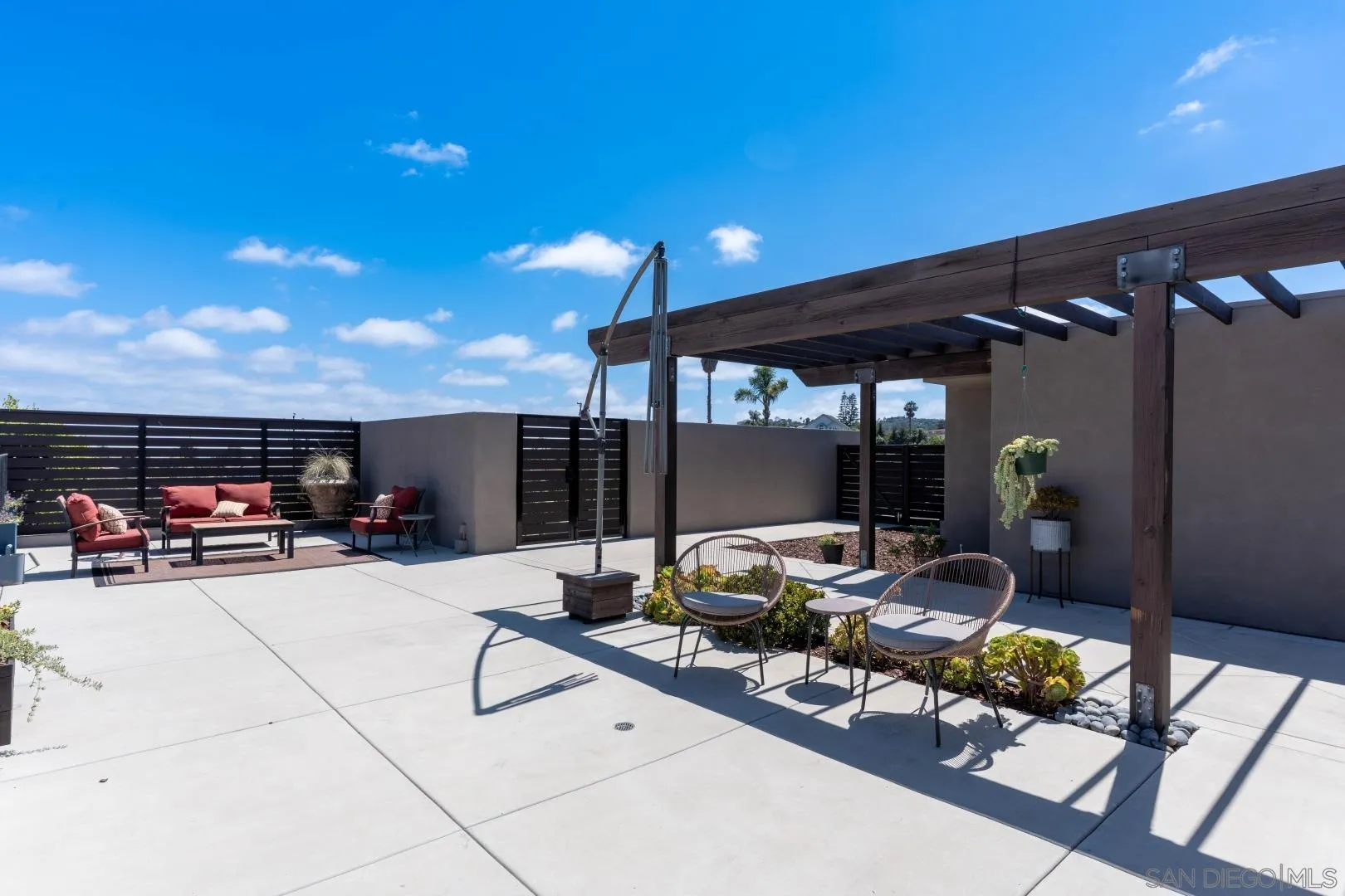 https://cdn.realtyfeed.com/cdn/127/260015726/fea406a3de07f8e75a33db22ea139f56.webp
