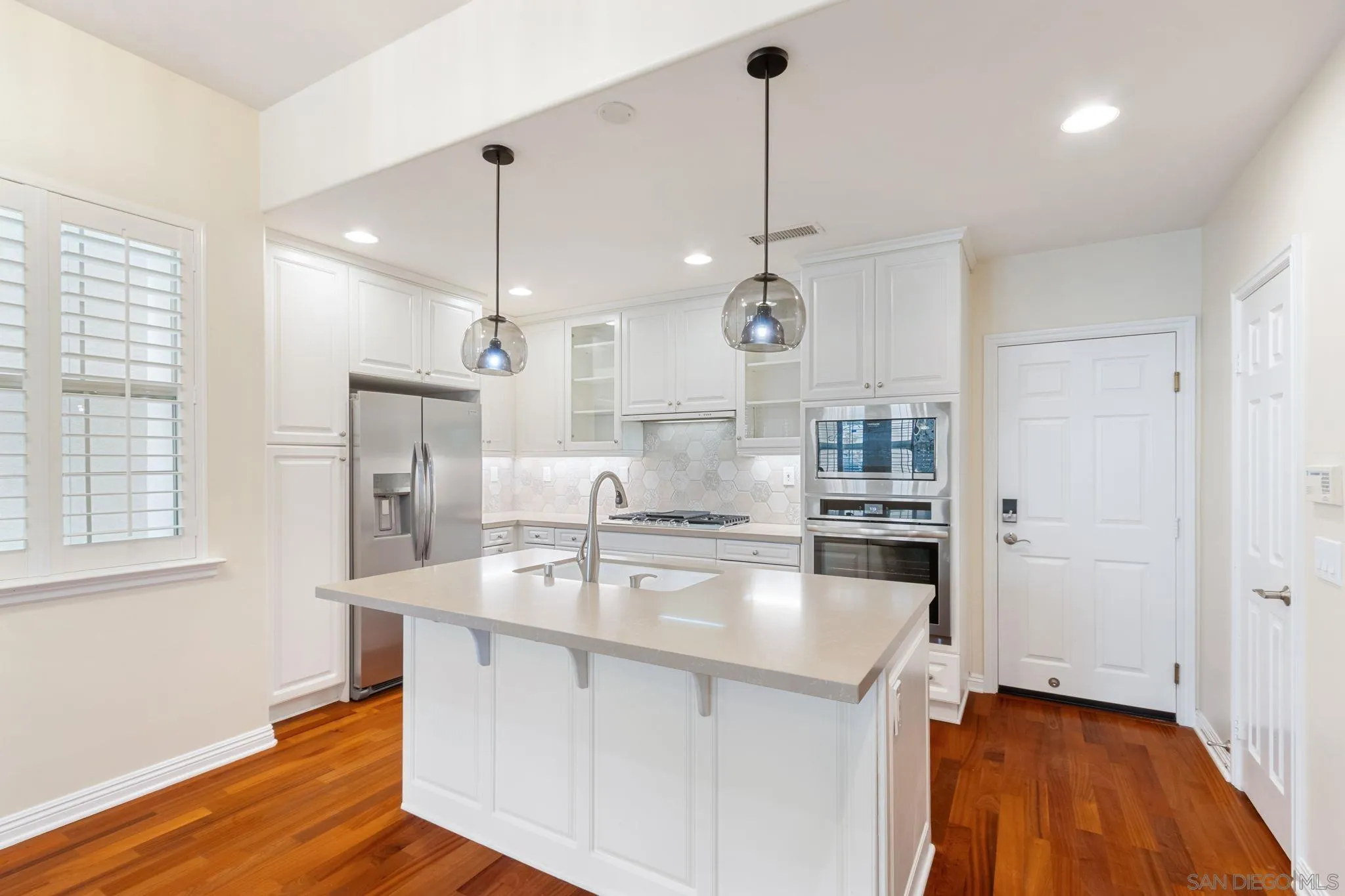 https://cdn.realtyfeed.com/cdn/127/260015733/0b3d824fa2c3c4d4e455e64c5c06720e.webp