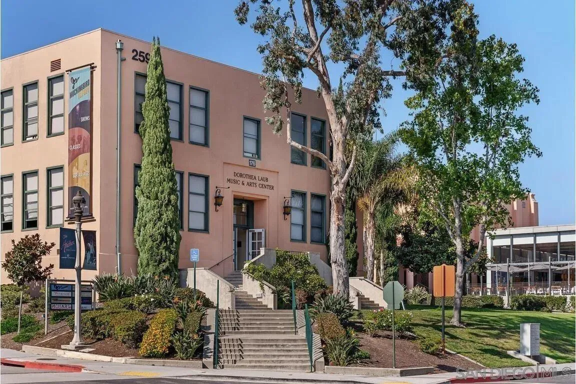 https://cdn.realtyfeed.com/cdn/127/260015733/263eb8bdc1c5b357e6e4c4d06e4d47ab.webp