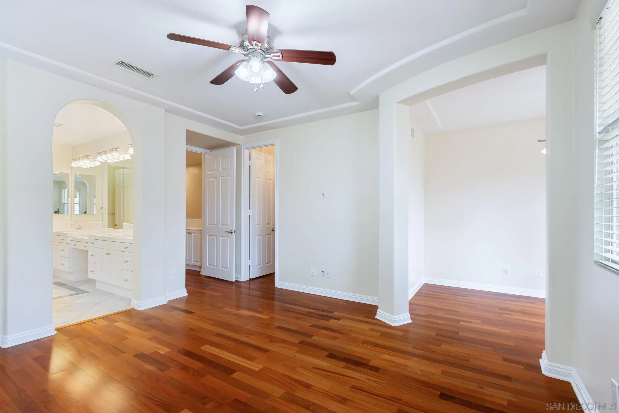 https://cdn.realtyfeed.com/cdn/127/260015733/2e038e9980d827699837e99db5cf2f63.webp