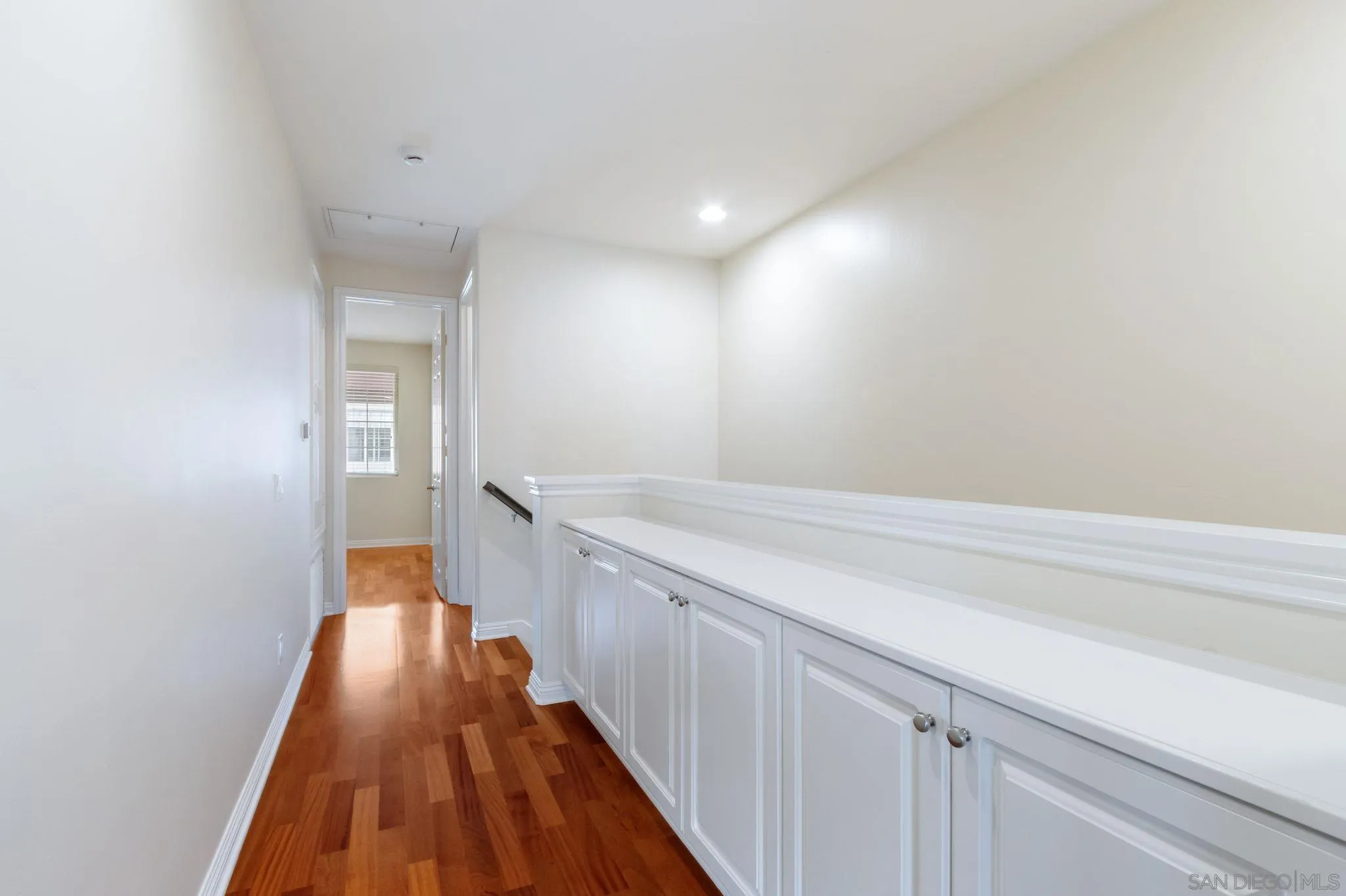 https://cdn.realtyfeed.com/cdn/127/260015733/30e6185bf21f266ae360ad2150d38af1.webp