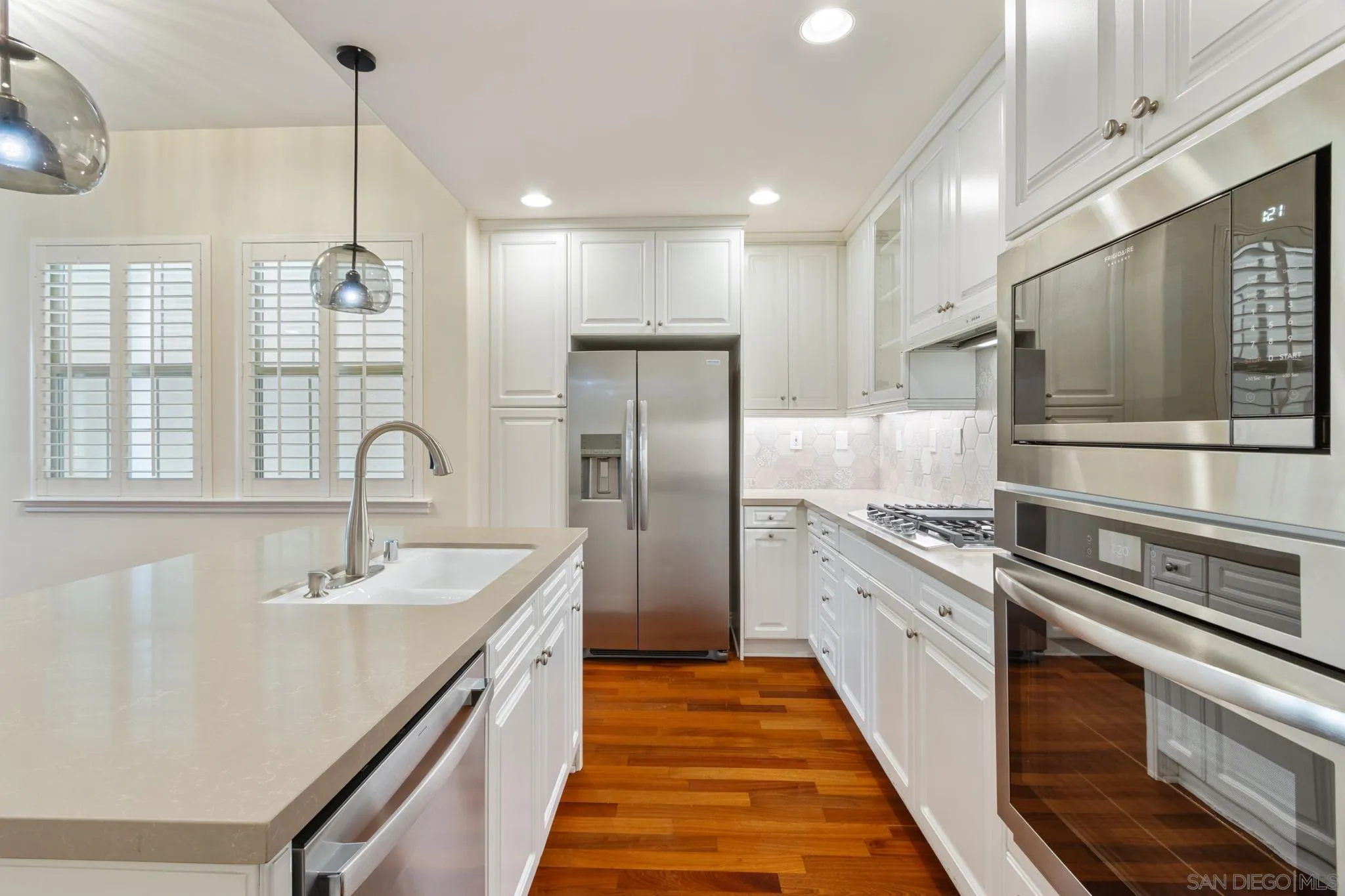 https://cdn.realtyfeed.com/cdn/127/260015733/31b4bff20966ed128fefd57a9a1893a8.webp
