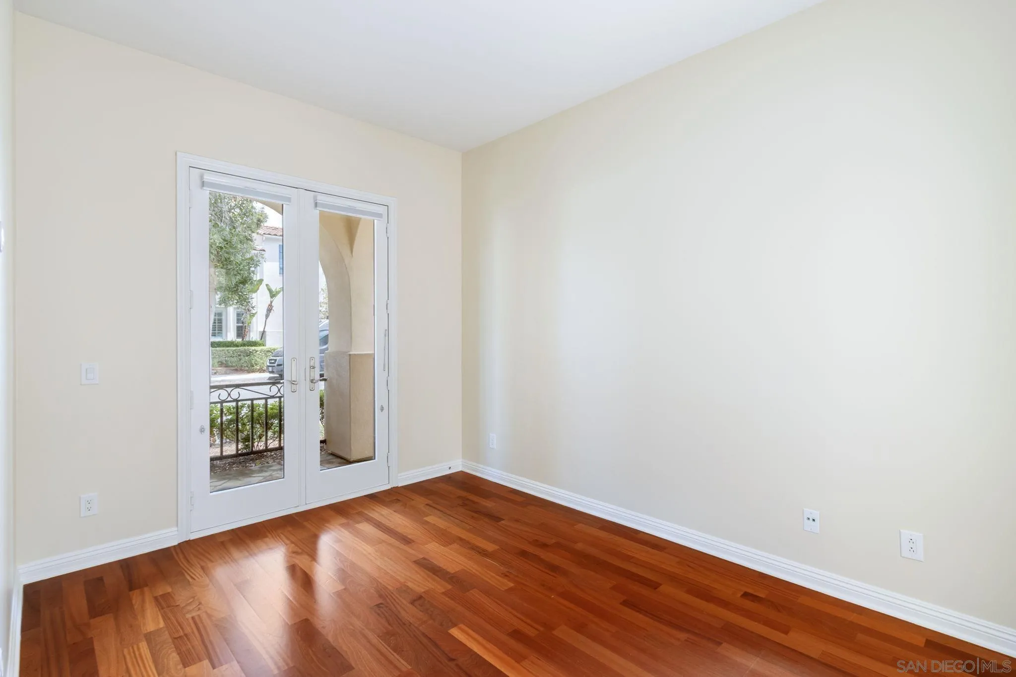 https://cdn.realtyfeed.com/cdn/127/260015733/3c63e856be056d4bf1d7afc3fdb57f98.webp