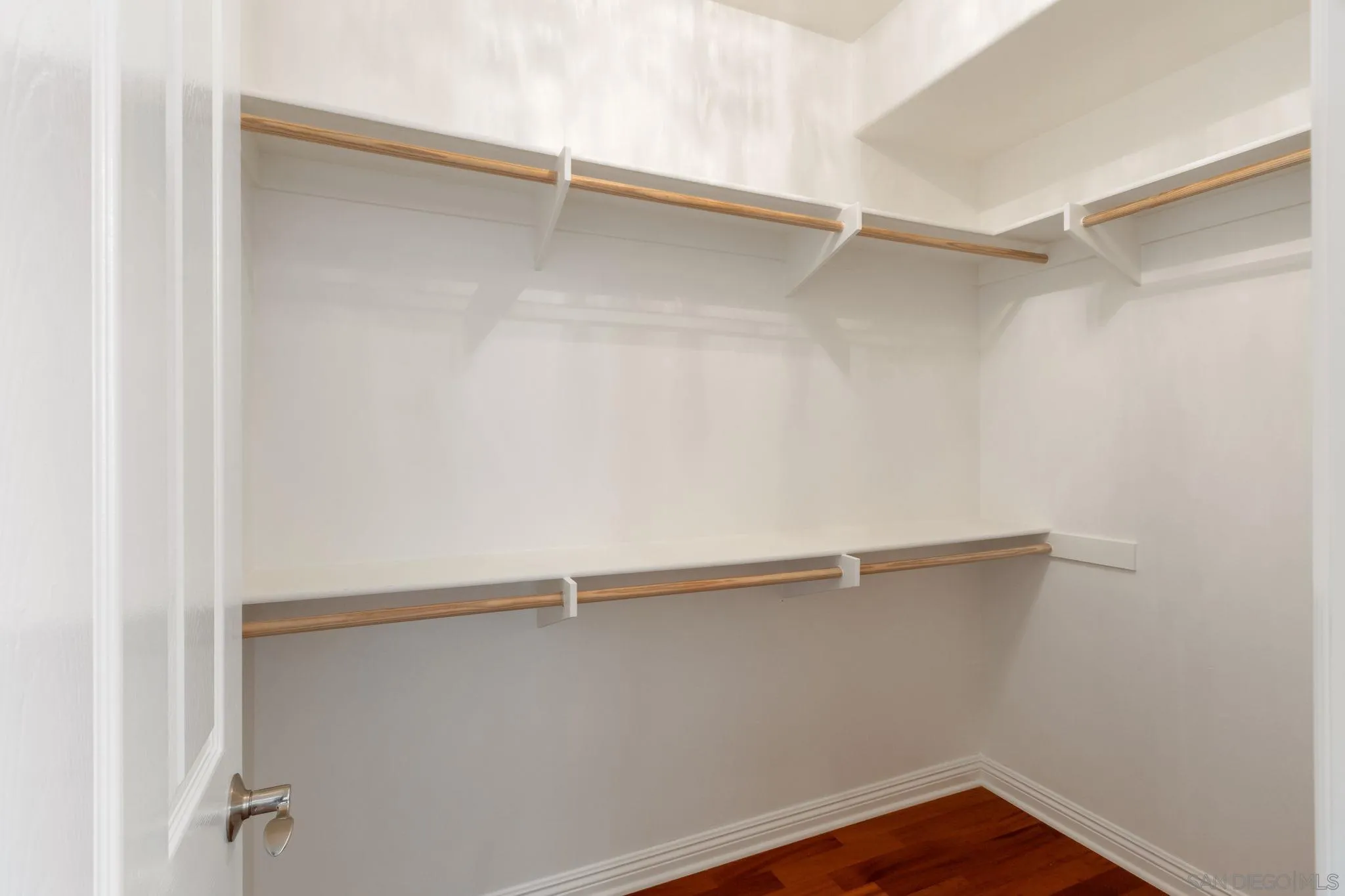 https://cdn.realtyfeed.com/cdn/127/260015733/5513d8992f54374d6cb96bcac4de8e3f.webp