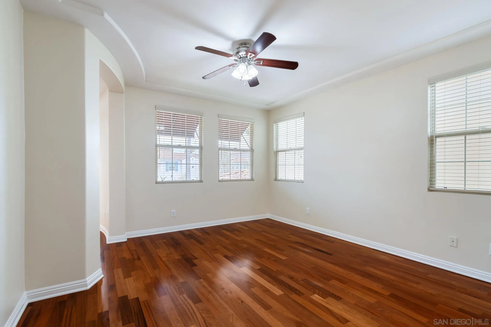 https://cdn.realtyfeed.com/cdn/127/260015733/6e40815947ef9ba829e2ef6f46ee783e.webp