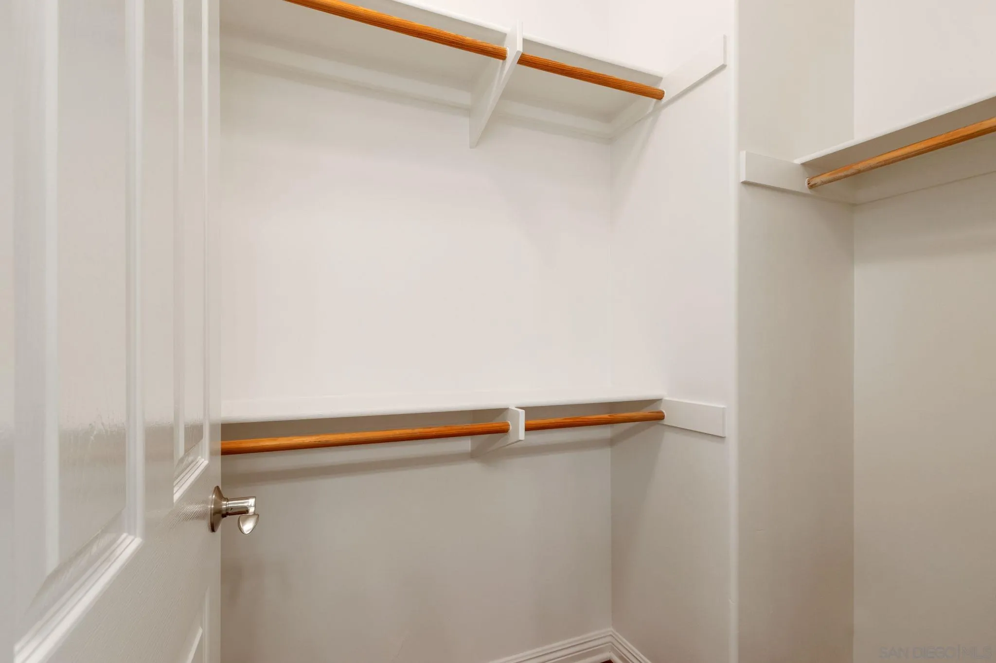 https://cdn.realtyfeed.com/cdn/127/260015733/7feec1be6ef174f83bd21d81e40e6126.webp