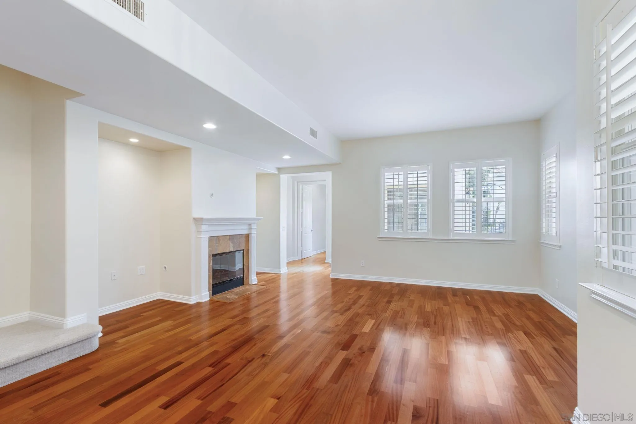 https://cdn.realtyfeed.com/cdn/127/260015733/9e169d439d32f8c341595cf4a45b93c0.webp