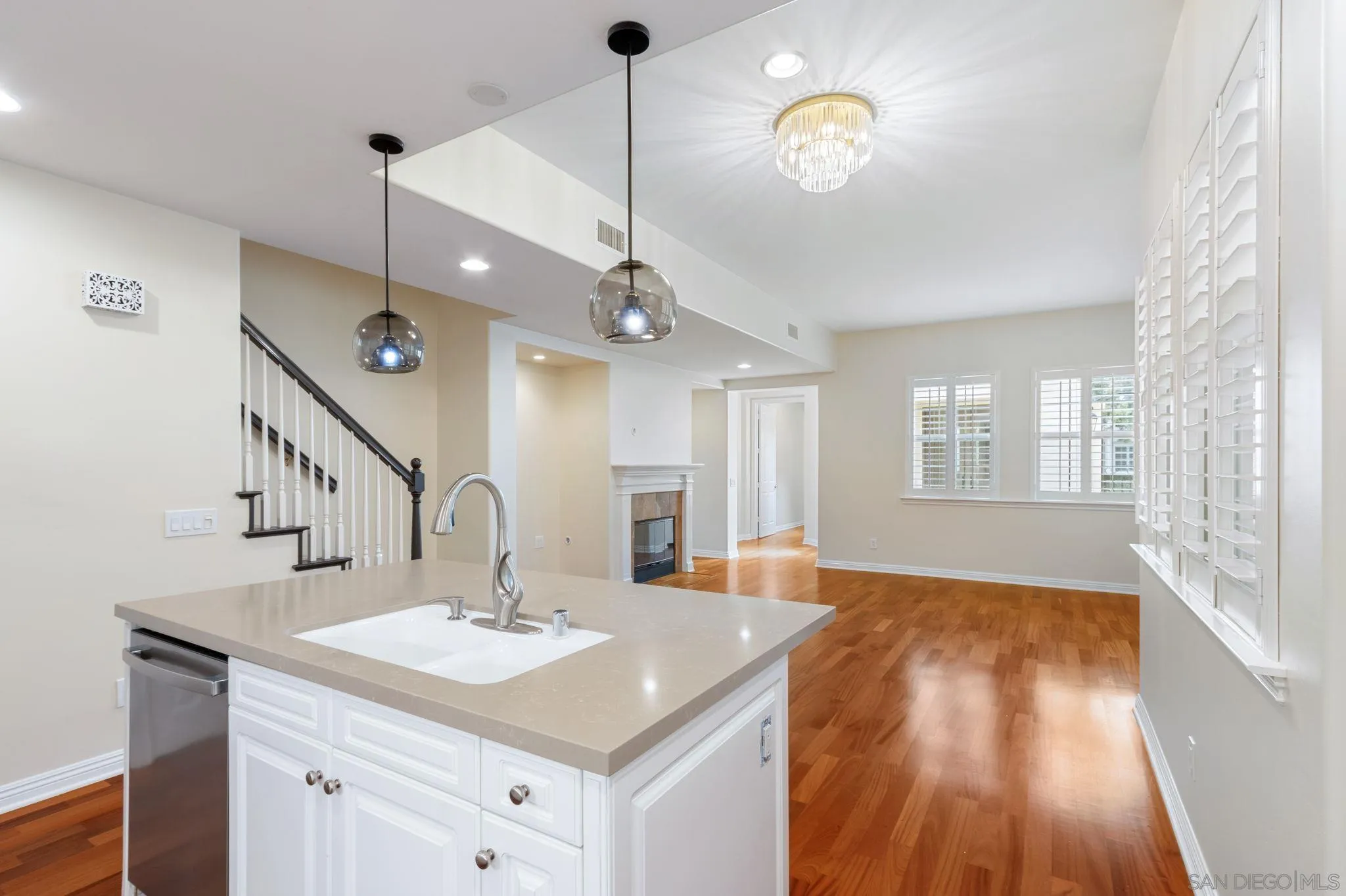 https://cdn.realtyfeed.com/cdn/127/260015733/aae27f1545665b0b8620ef7c9e8259c5.webp