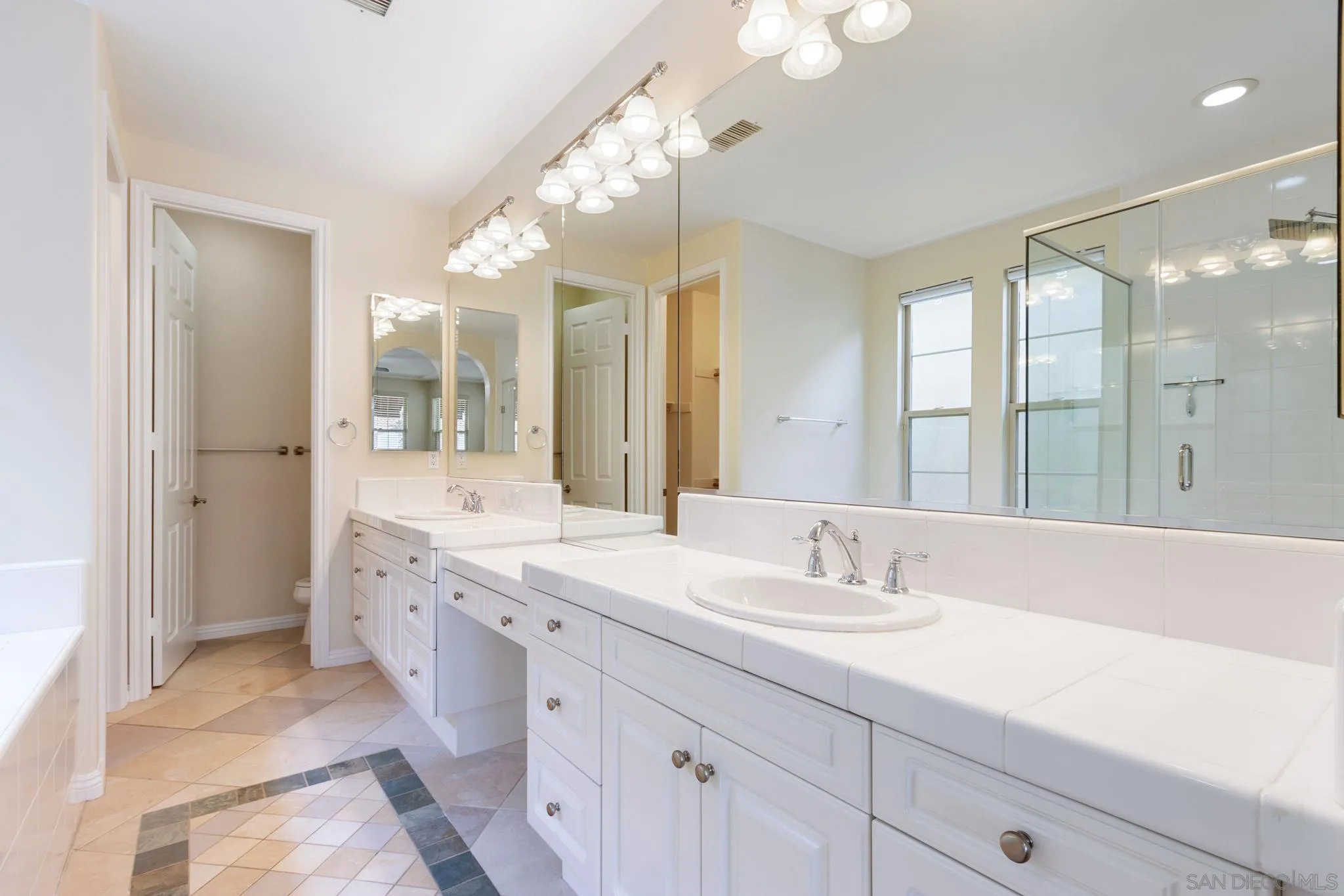 https://cdn.realtyfeed.com/cdn/127/260015733/cc97164d12673191c57d01fd26cd0bb6.webp