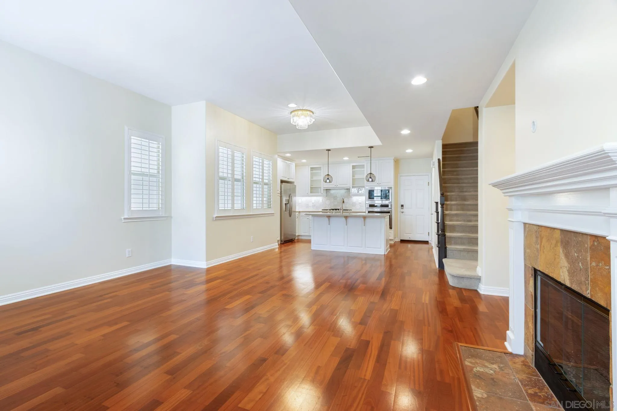 https://cdn.realtyfeed.com/cdn/127/260015733/fa854ff2cdbb03e8505420f41a7bf48d.webp