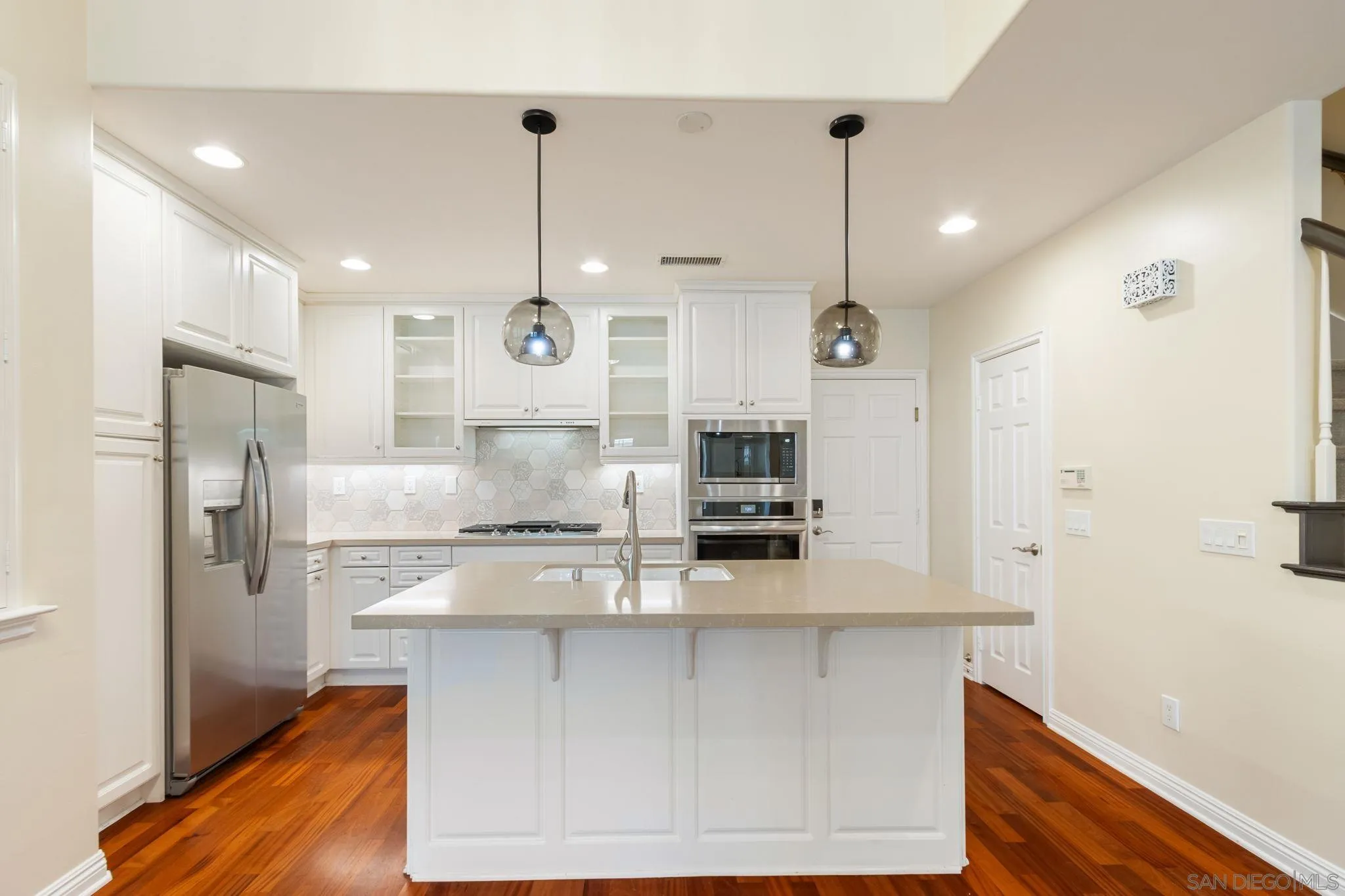 https://cdn.realtyfeed.com/cdn/127/260015733/fe8125287179fc982f675d5380debe1e.webp