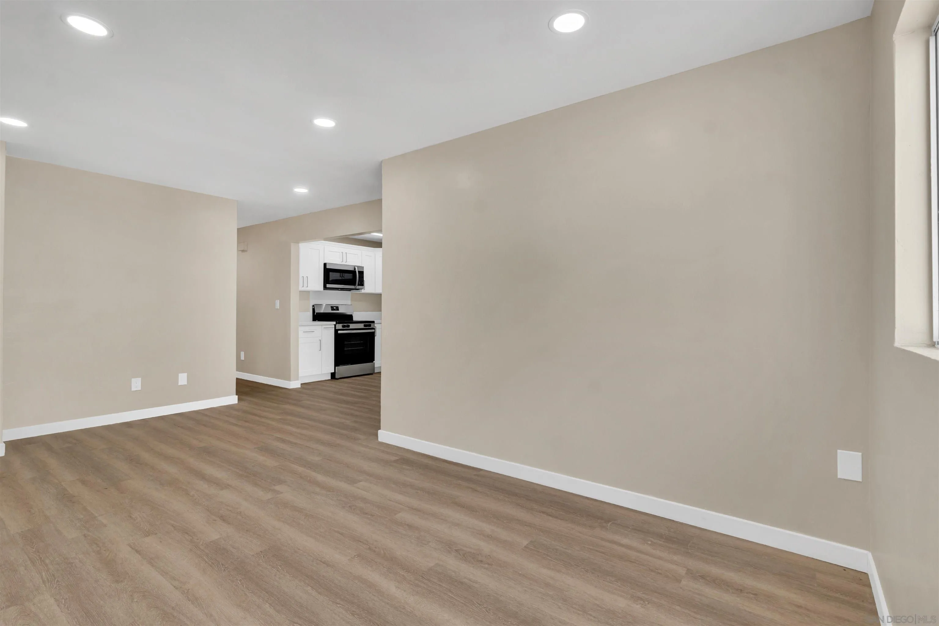 Photo #3: 260015734 Listing: Photo #3