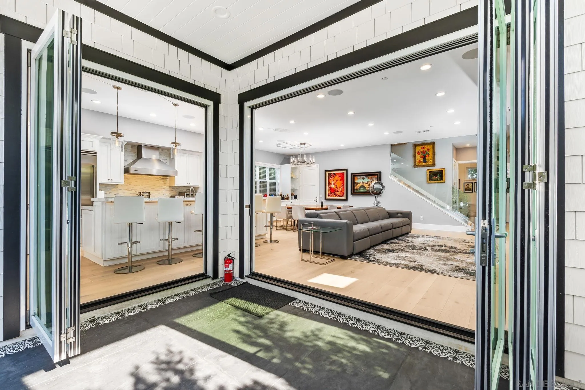 https://cdn.realtyfeed.com/cdn/127/260015735/6a8be05ba3fc9d2ff844978a93433081.webp
