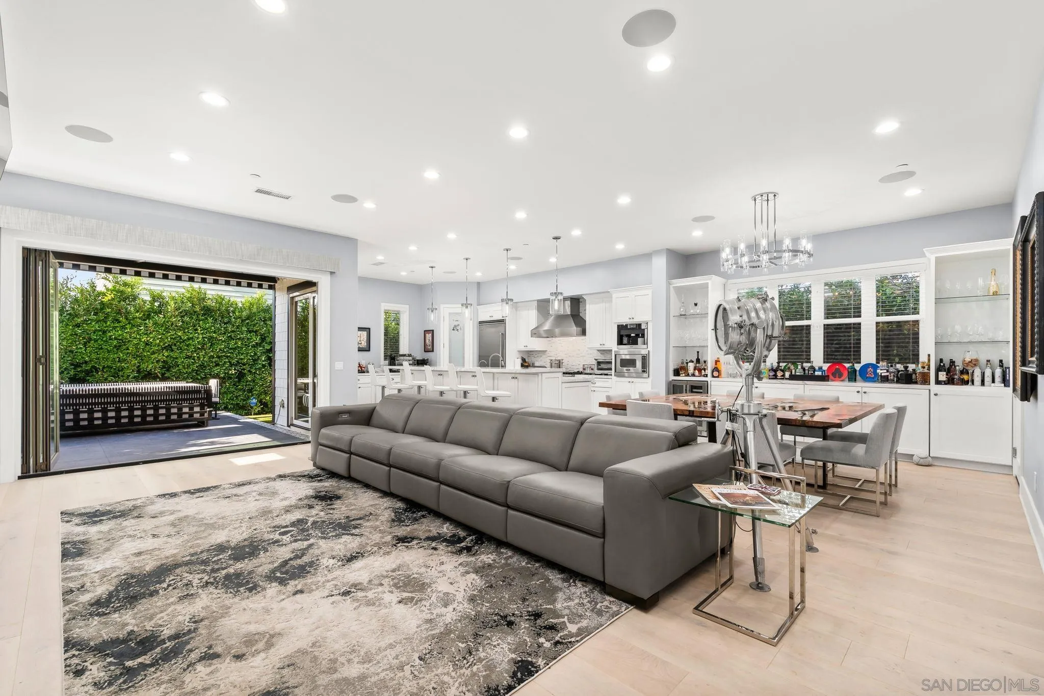 https://cdn.realtyfeed.com/cdn/127/260015735/779d084cde27320c2e82d72b541ec37d.webp