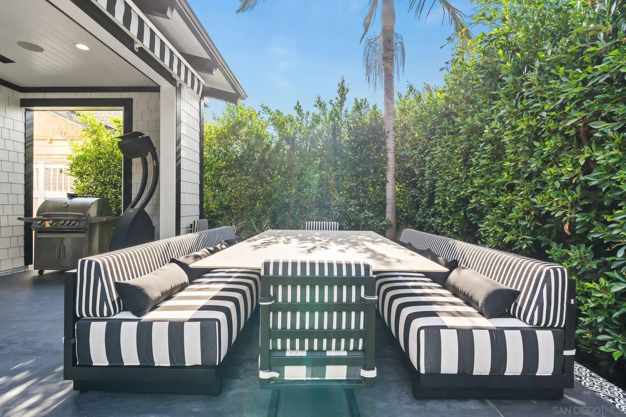 https://cdn.realtyfeed.com/cdn/127/260015735/79abf8142e9fb79b80a129748fef8ae6.webp