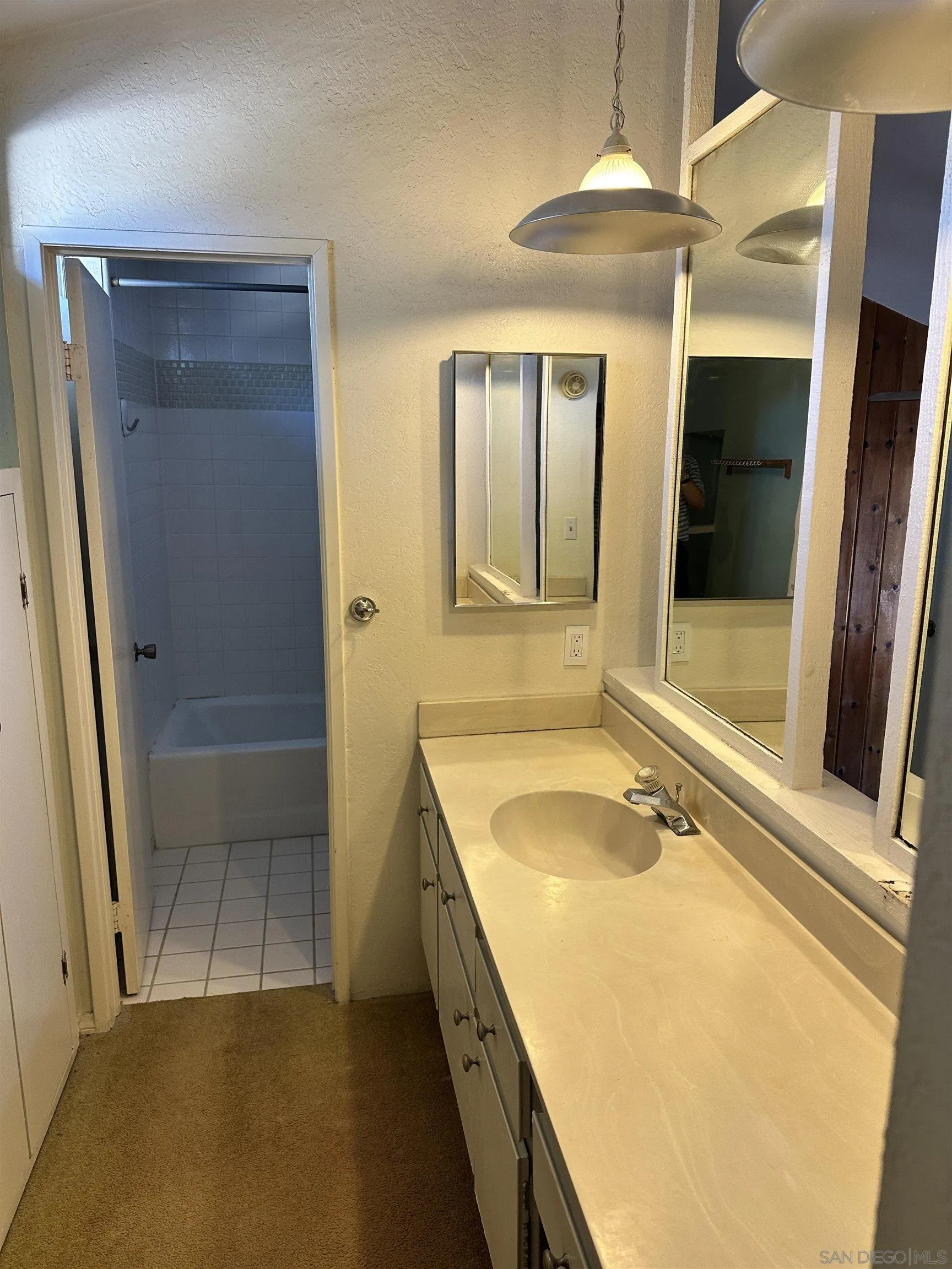 Photo #8: 260015737 Listing: Photo #8