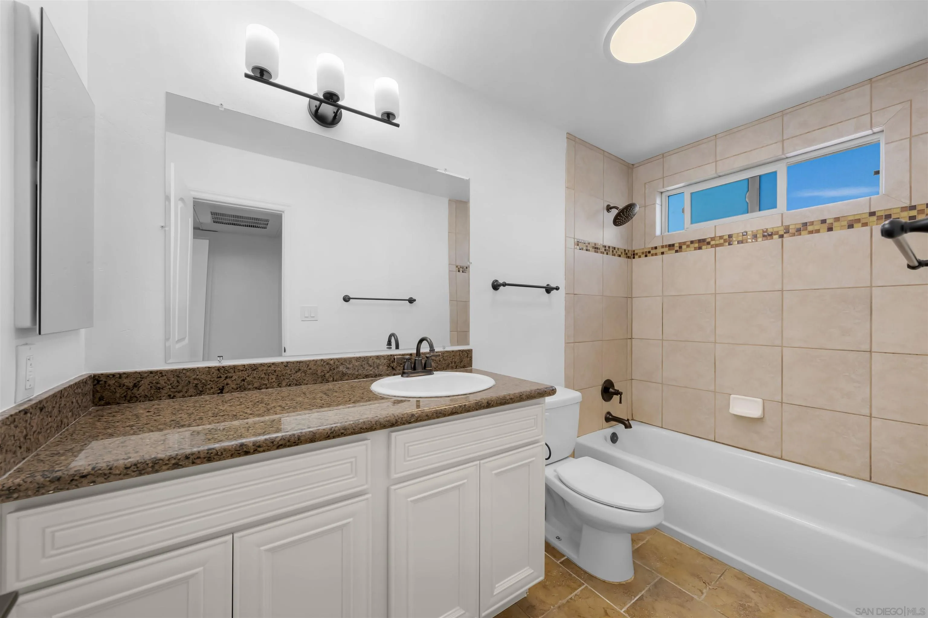 Photo #8: 260015740 Listing: Photo #8