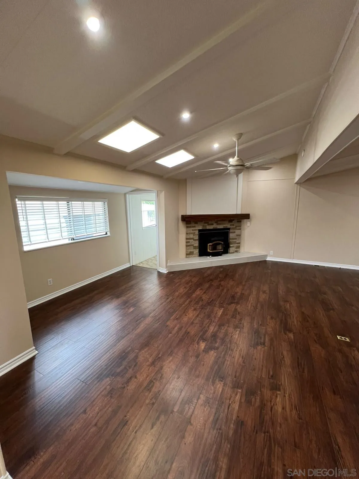 https://cdn.realtyfeed.com/cdn/127/260015743/339c73f3554485461f3fd4d11d8d5424.webp